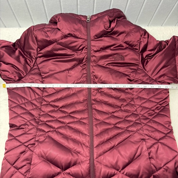 The North Face Women's Burgundy Puffer Jacket Size XL - Picture 10 of 15